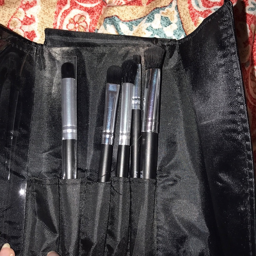 TRUBEAUTY makeup brushes